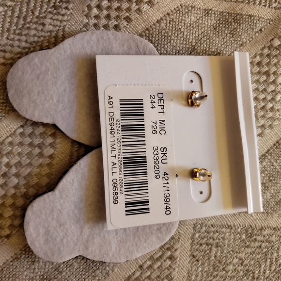 NWT Anna & Ava Beaded Skull Earrings - Picture 3 of 3